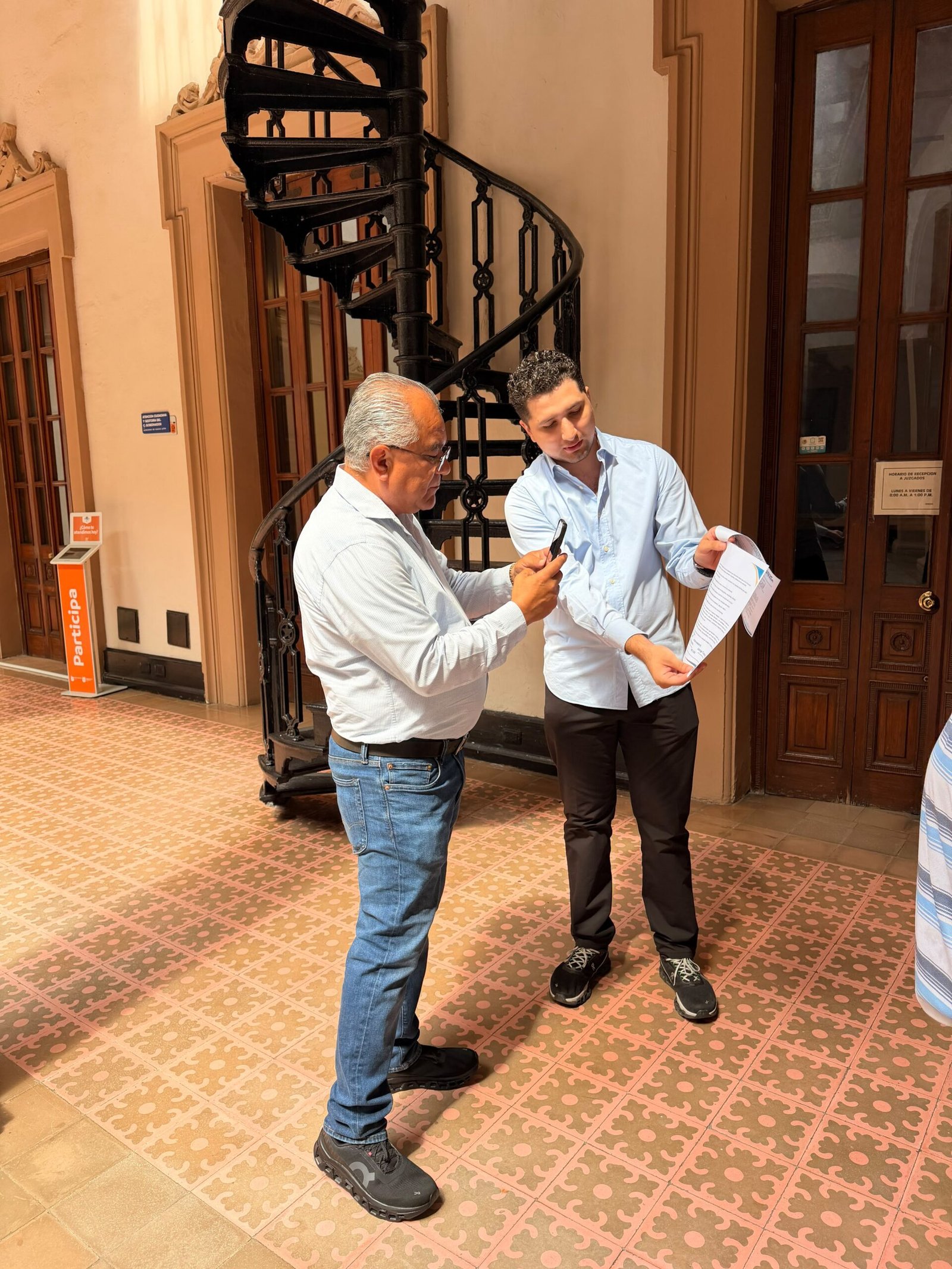 Jorge Cepeda Valdés presentando una gestión ciudadana